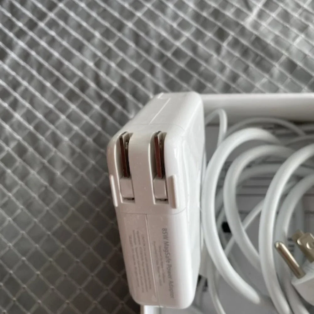 Apple 85W MagSafe Power Adapter for Macbook
